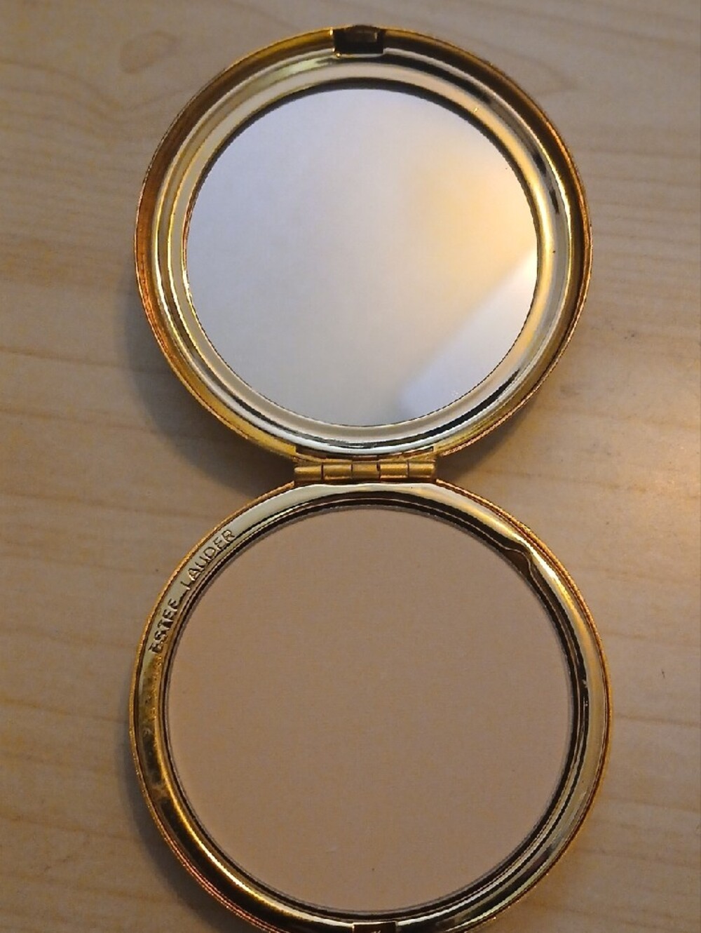 Estee Lauder November Angel Compact - Picture 3 of 5